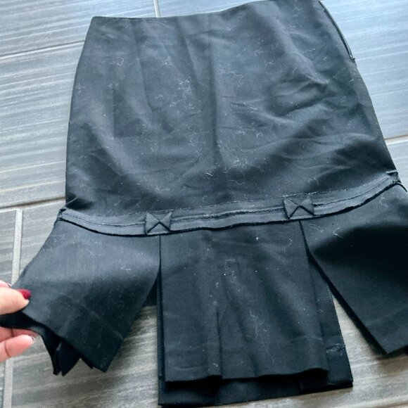 BEBE unique black pencil knee skirt with slits on hem size 2 - Picture 3 of 13